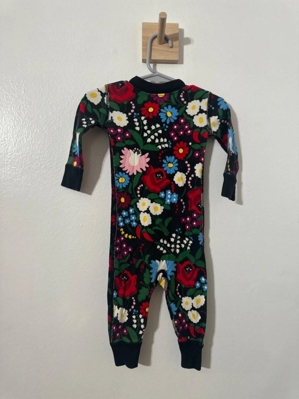 Hanna Andersson Black Floral One Piece Zippy Pajama 6-12 Months